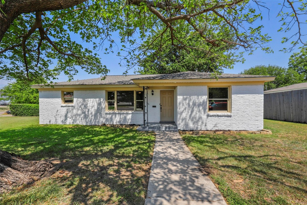 801 Perry Dr, Fort Worth, TX 76108 - photo 1