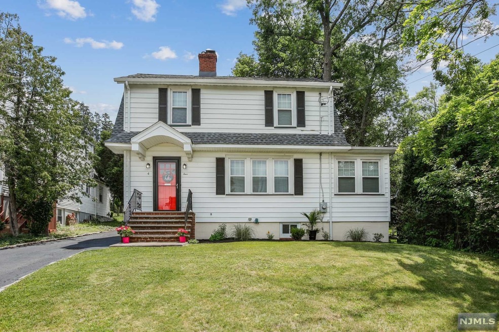 4 Robertson Rd, West Orange, NJ 07052 - photo 1