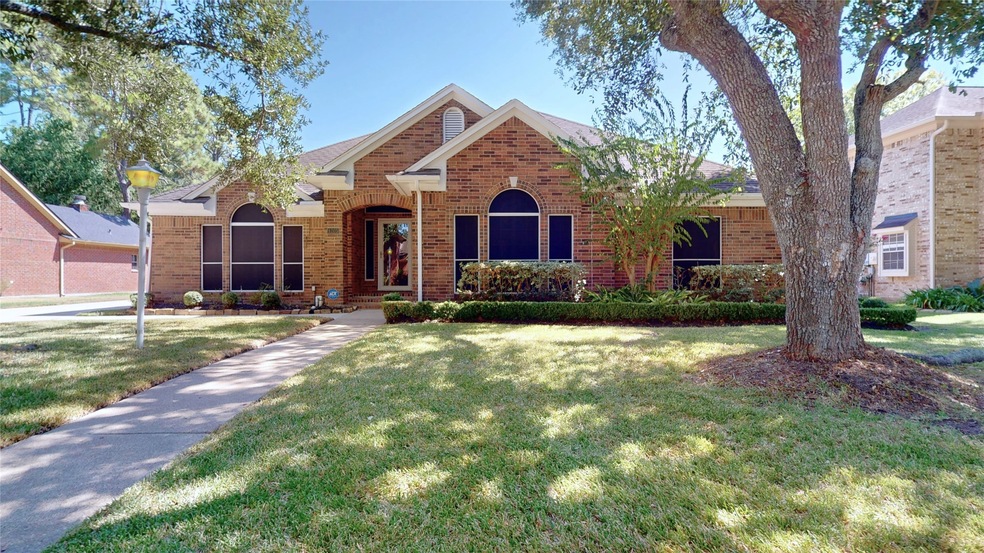 1205 Silverleaf Dr, Friendswood, TX 77546 - photo 1