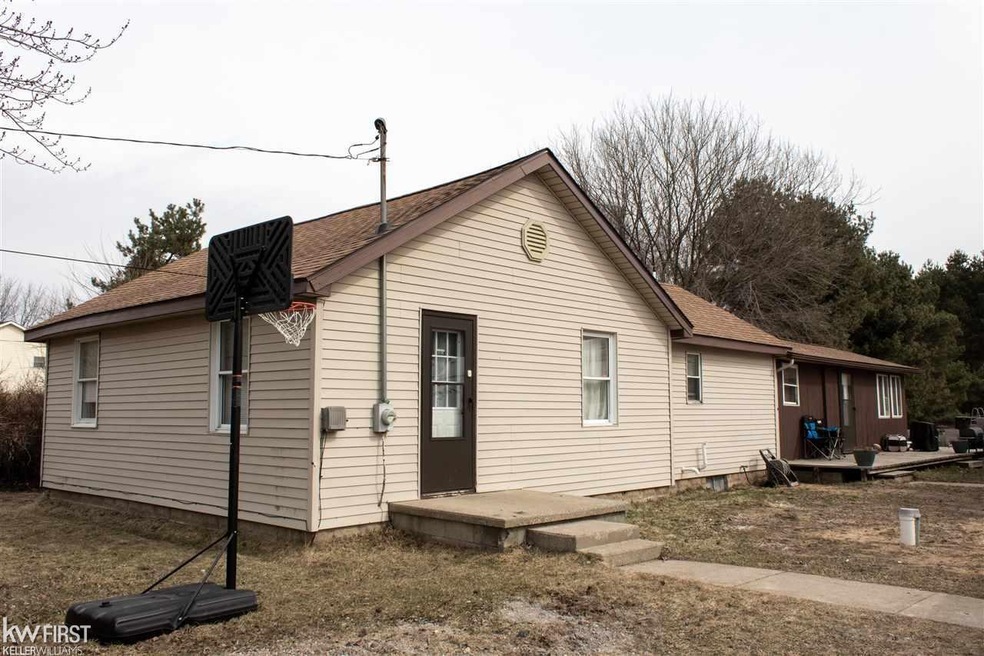 9308 N Elms Rd, Clio, MI 48420 - photo 1