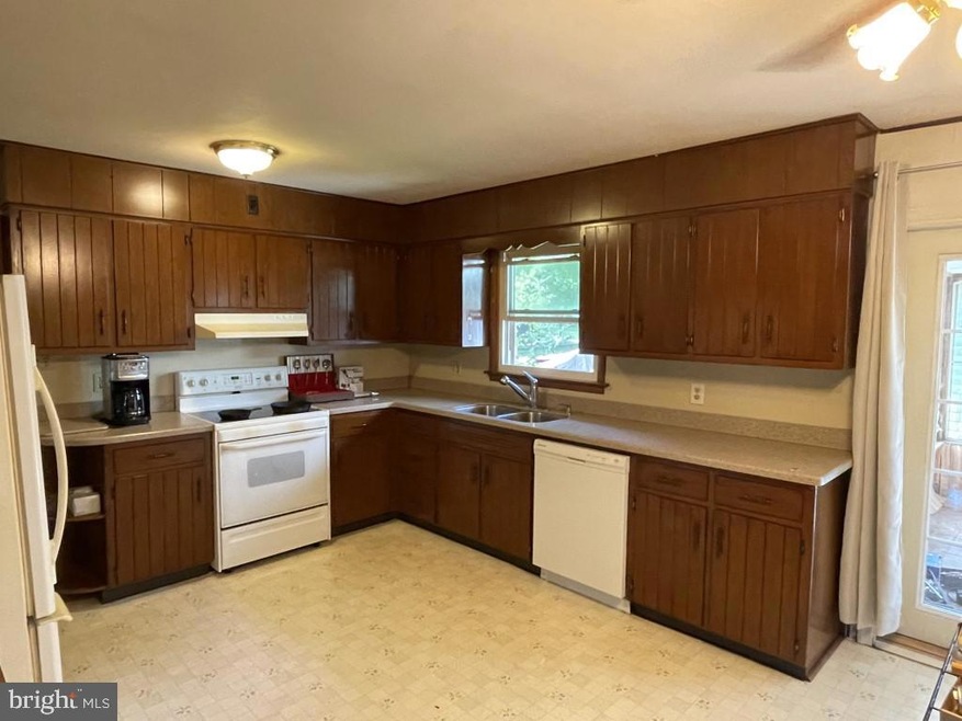 1638 Hammond Dr, Chambersburg, PA 17201 - photo 1