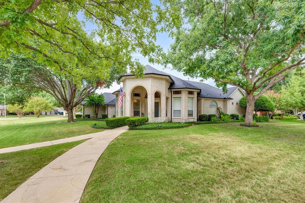 8 Velvet Ct Front Right Side Yard