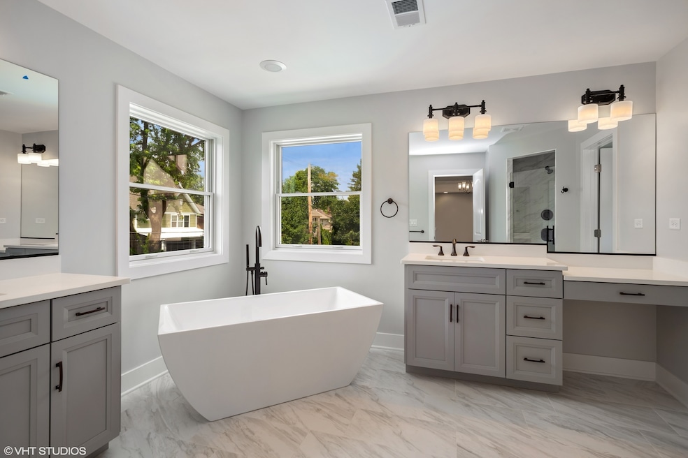 588 W Gladys Ave, Elmhurst, IL 60126 - photo 1