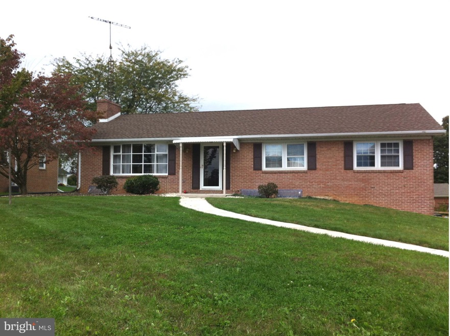 2919 Jefferson Dr, Chambersburg, PA 17201 - photo 1