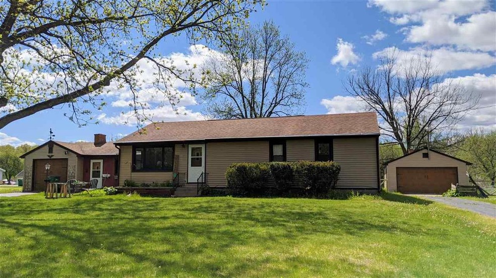 3137 W Bass Creek Rd, Beloit, WI 53511 - photo 1