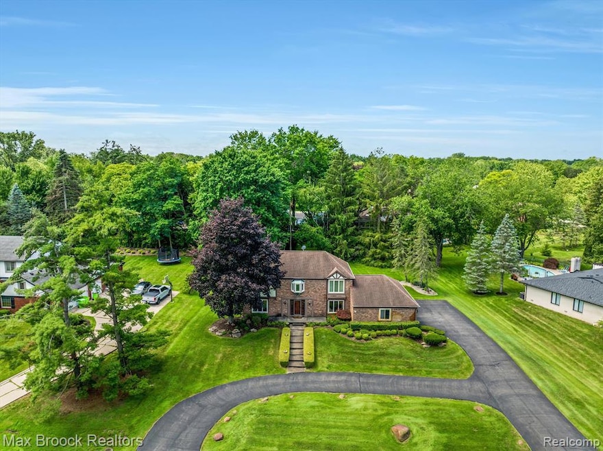 3129 Parkland Dr, West Bloomfield, MI 48322 - photo 1