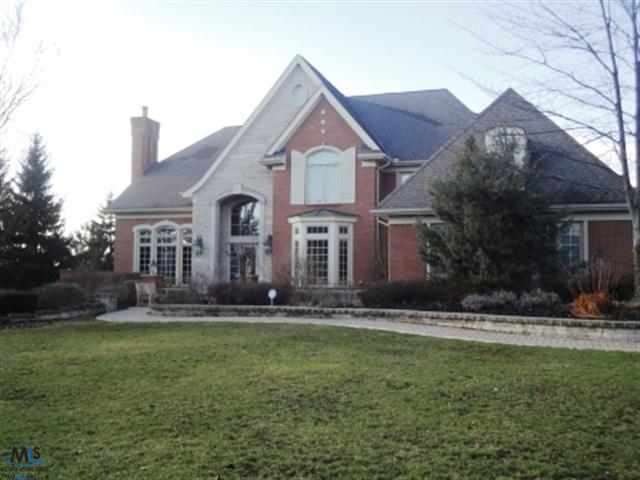 5970 Kings Pointe Dr, Rochester, MI 48306 - photo 1