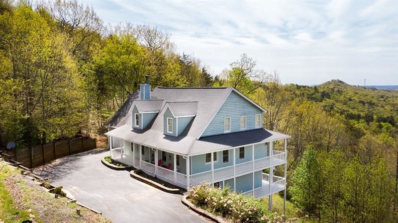 Long range mountain views year round!