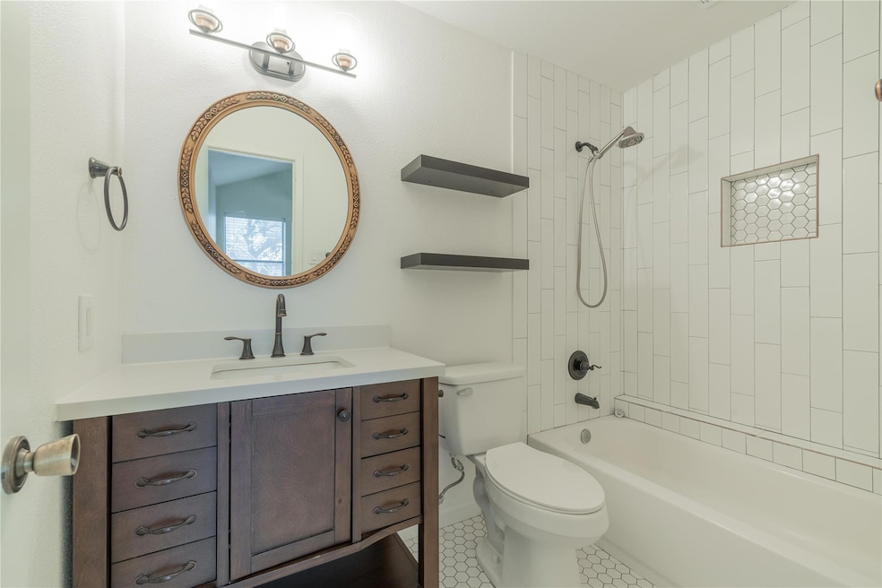 1411 Gracy Farms Ln unit 121, Austin, TX 78758 - photo 1