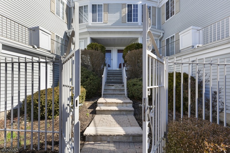 242 Riveredge Dr, Chatham, NJ 07928 - photo 1