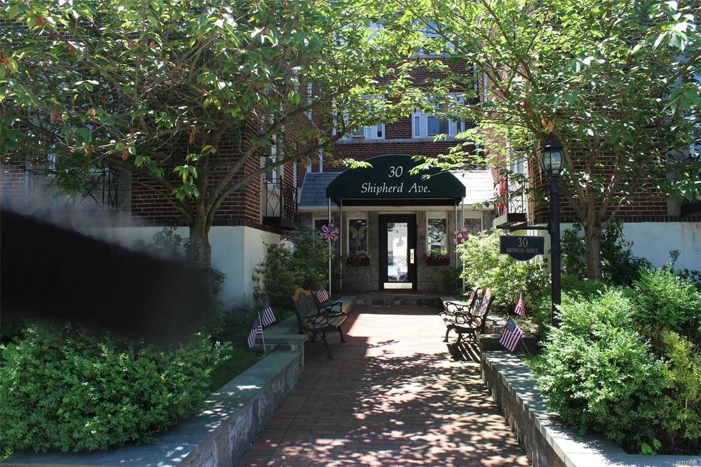 30 Shipherd Ave unit 8A, Lynbrook, NY 11563 - photo 1