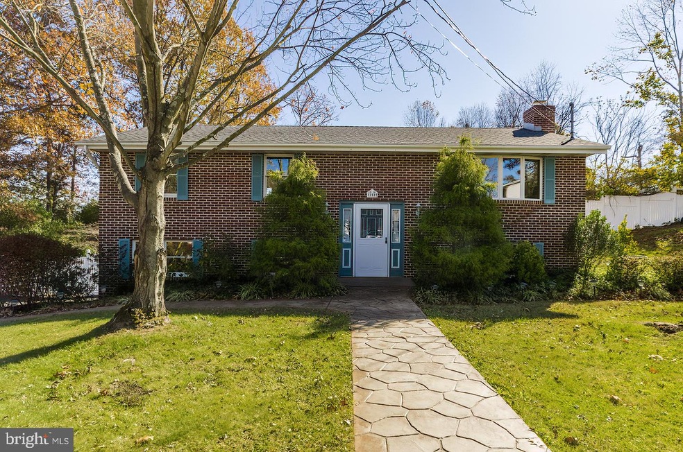 252 Iden Ln, Martinsburg, WV 25404 - photo 1