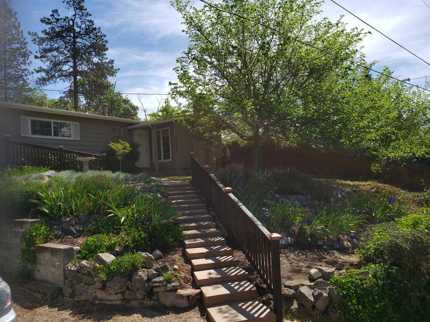 1116 NW Hillside Dr, Grants Pass, OR 97526 - photo 1