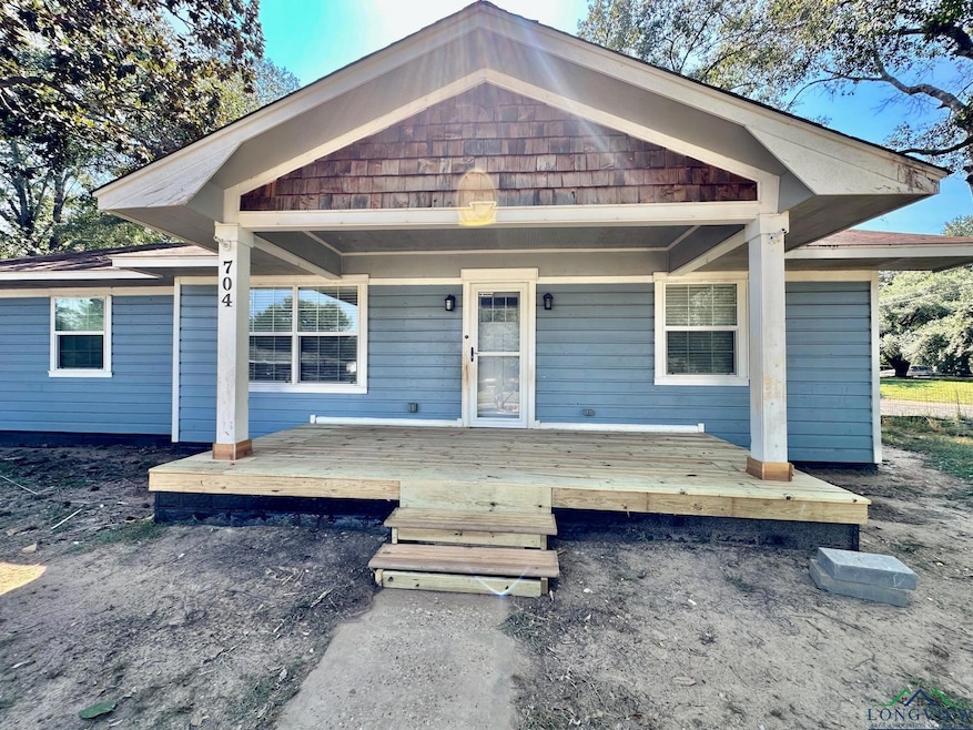 704 Leach St, Kilgore, TX 75662 - photo 1