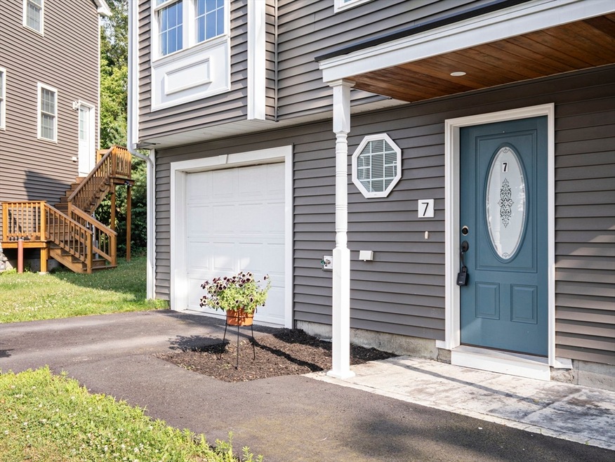 543 Andover St unit 7, Lawrence, MA 01843 - photo 1