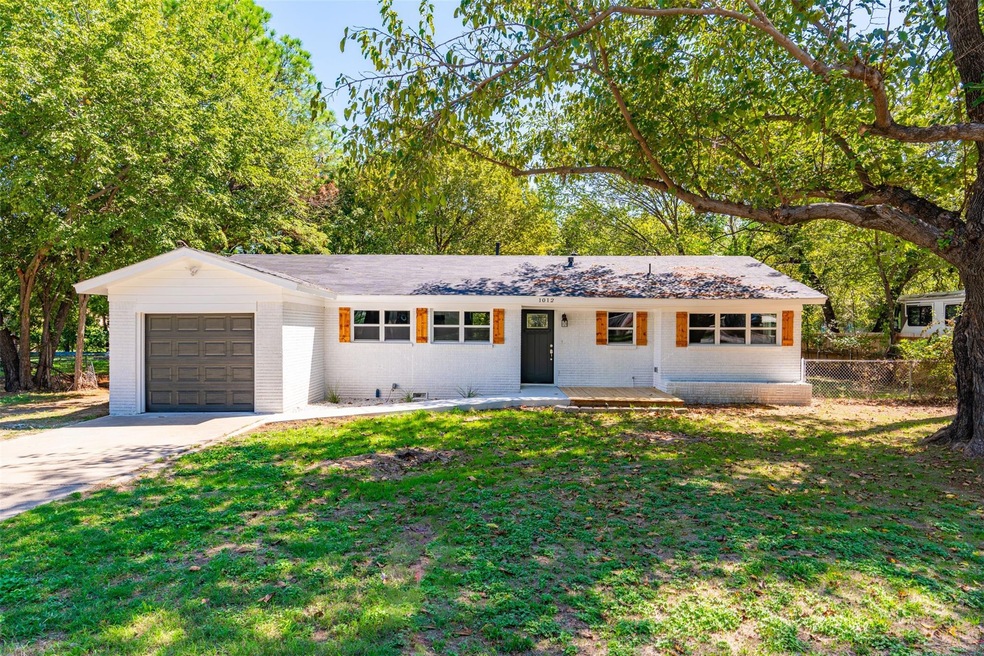 1012 Red Bud Dr, Azle, TX 76020 - photo 1