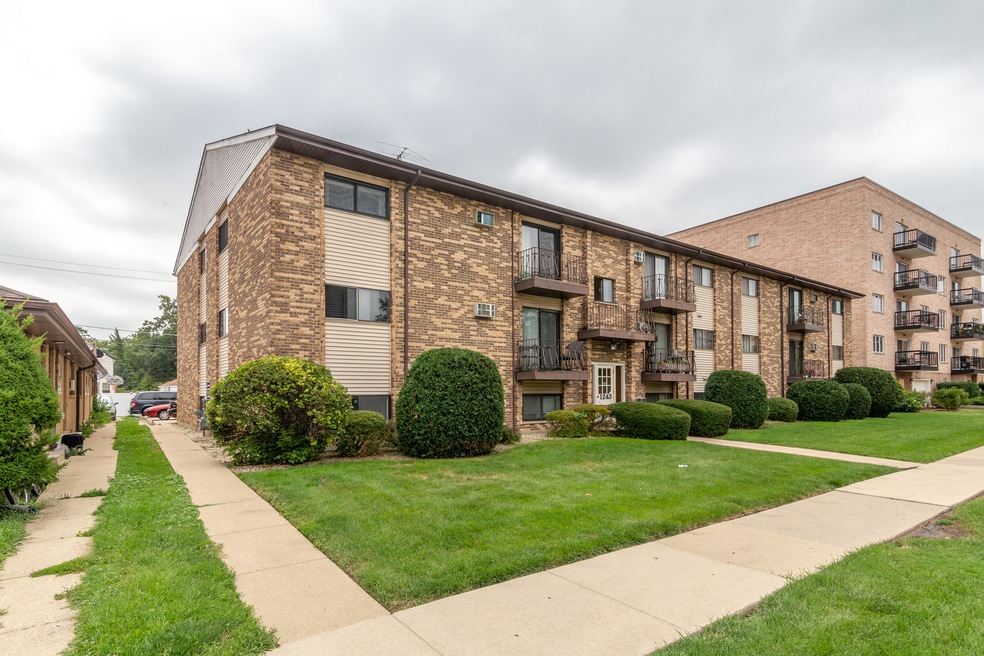 1243 Brown St unit 3A, Des Plaines, IL 60016 - photo 1