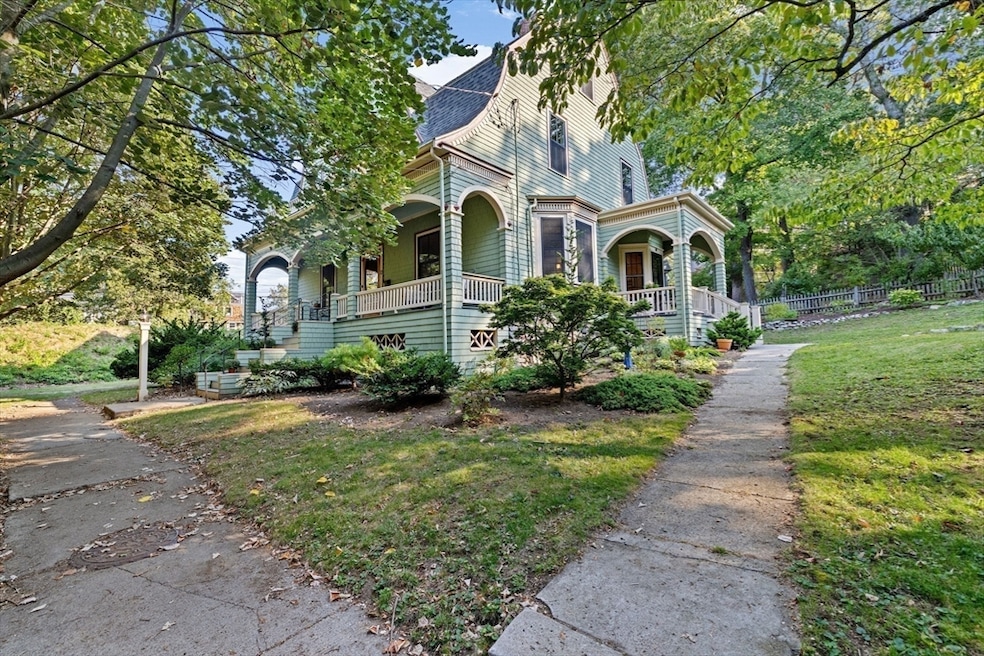 2 Raeburn Terrace, Newton Highlands, MA 02461 - photo 1