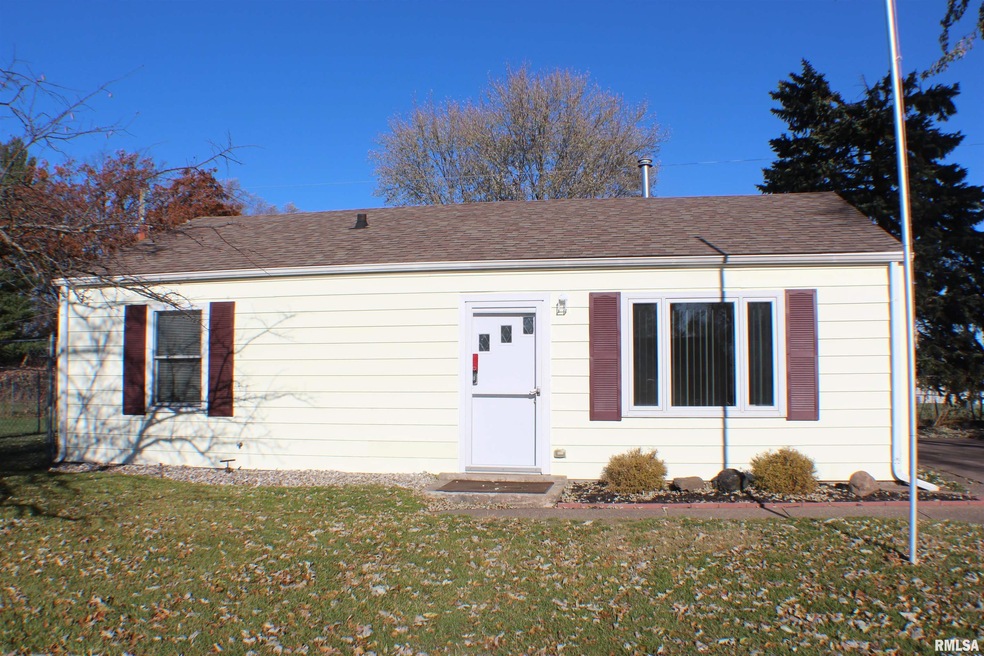 3014 W 71st St, Davenport, IA 52806 - photo 1