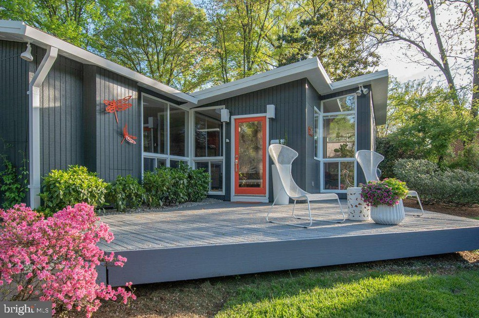 1922 Marthas Rd, Alexandria, VA 22307 - photo 1