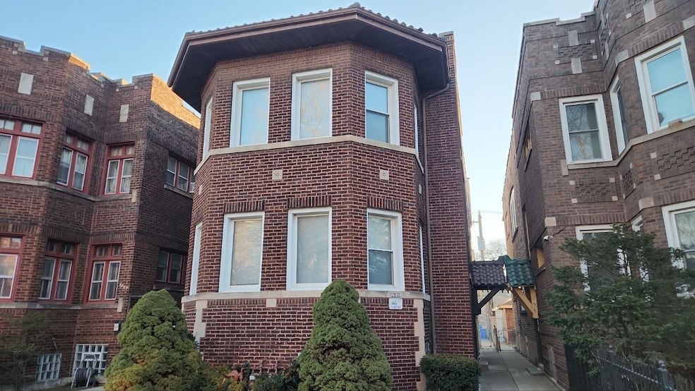 7811 S Euclid Ave unit 1, Chicago, IL 60649 - photo 1