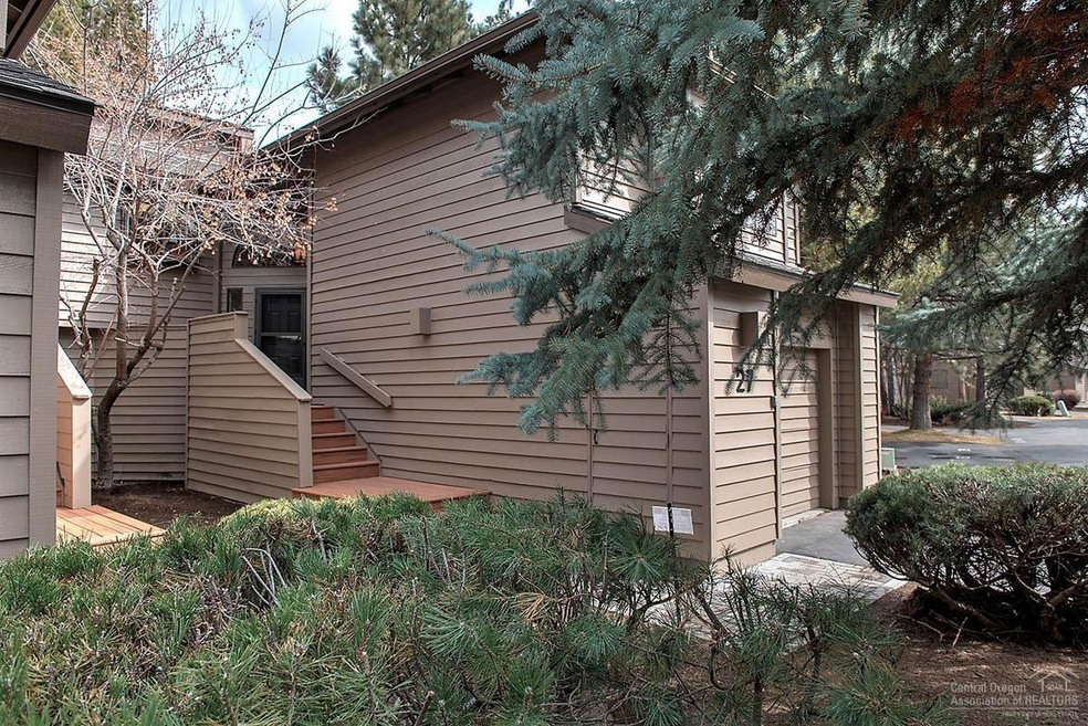 27 Fairway Village Ln, Sunriver, OR 97707 - photo 1