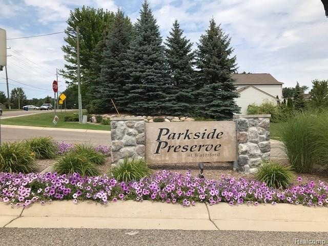 000 Turrillium Ln, Waterford, MI 48327 - photo 1