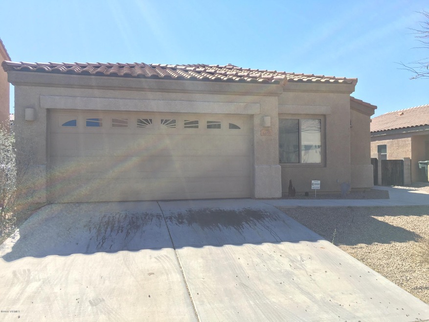 Front:Drive Way