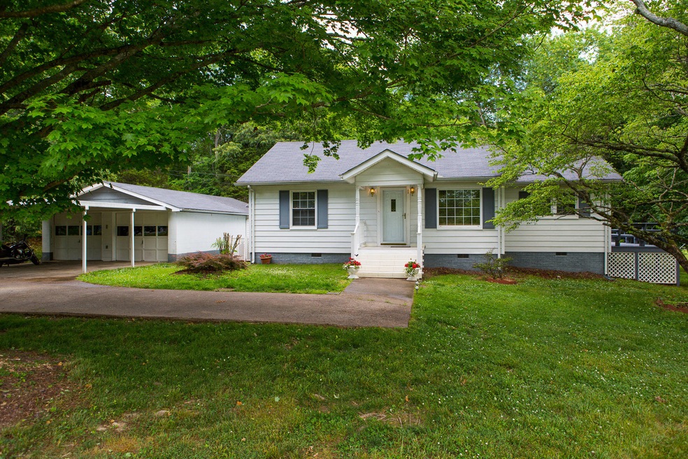 437MountViewDr_May2015_2515