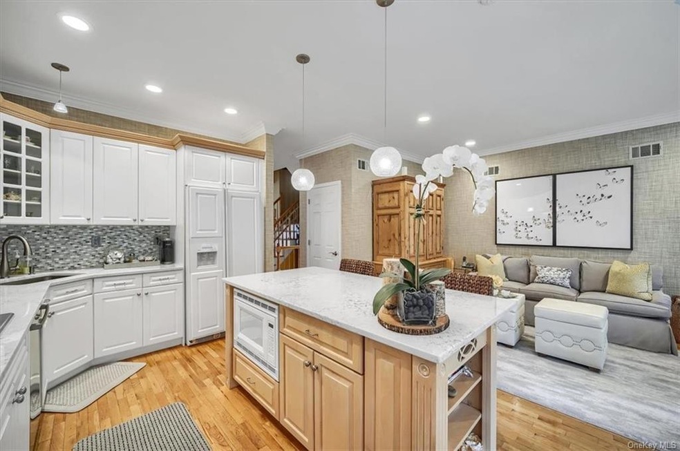 10 Versailles Way unit G47, Nanuet, NY 10954 - photo 1