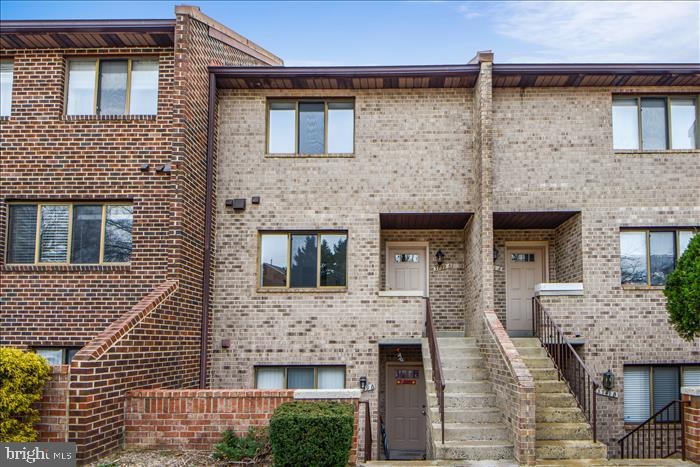 3739A Madison Ln, Falls Church, VA 22041 - photo 1