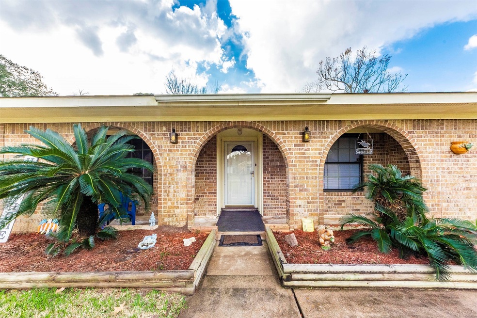 15730 Wandering Trail, Friendswood, TX 77546 - photo 1