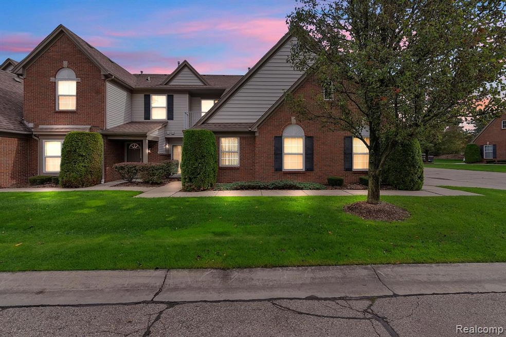 20654 Dunham Rd unit 24, Clinton Township, MI 48038 - photo 1