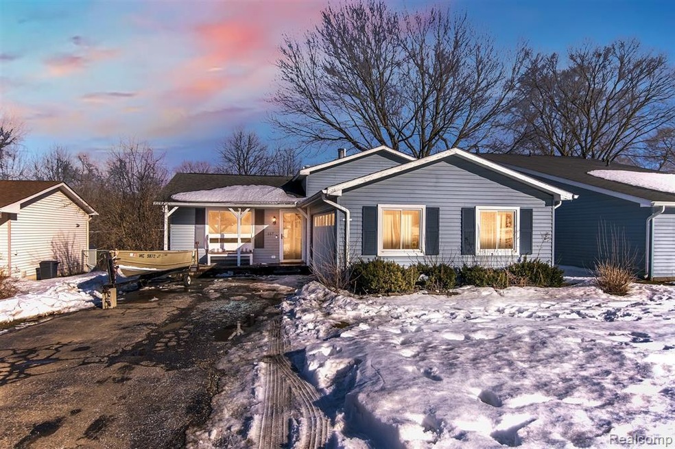 01-667 Woodingham St-windowstill-real-estate-photography-1.jpg