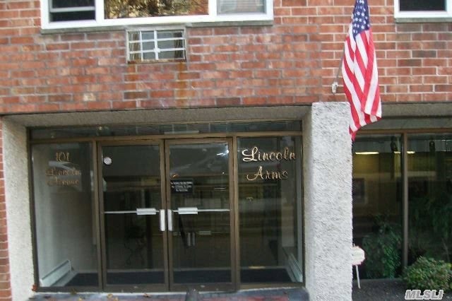 101 Lincoln Ave unit 2-F, Mineola, NY 11501 - photo 1