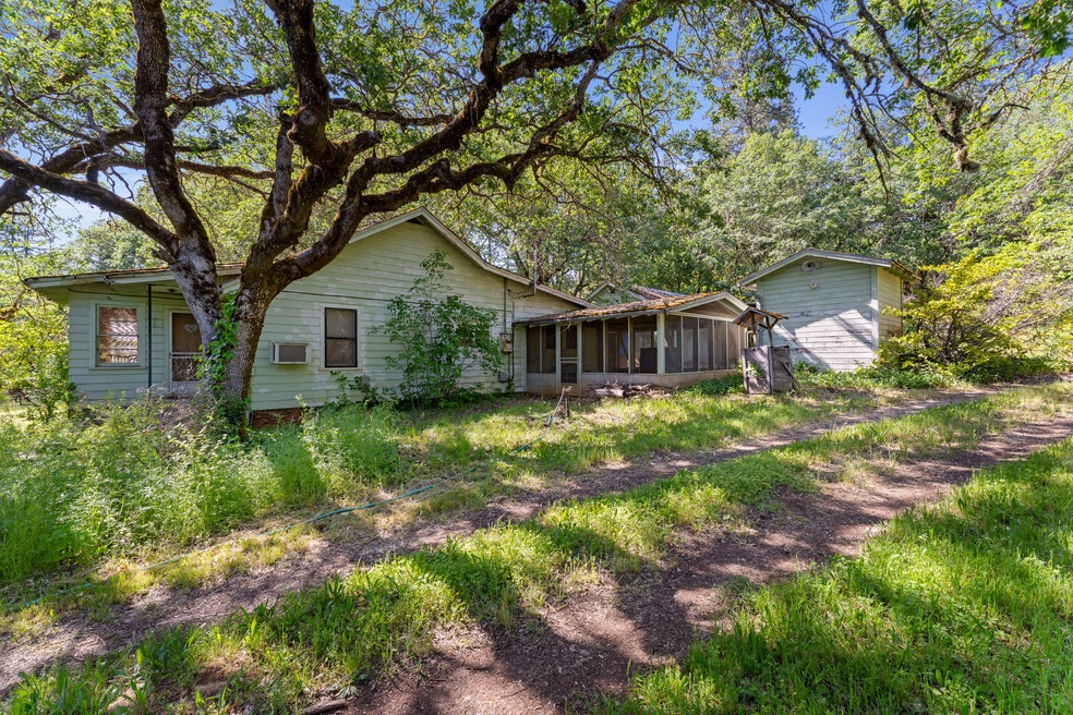 1080 E Jones Creek Rd, Grants Pass, OR 97526 - photo 1