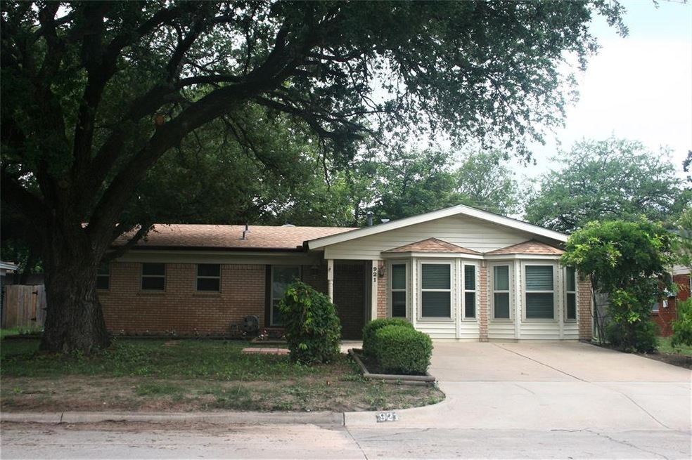 921 Jerry Ln, Bedford, TX 76022 - photo 1
