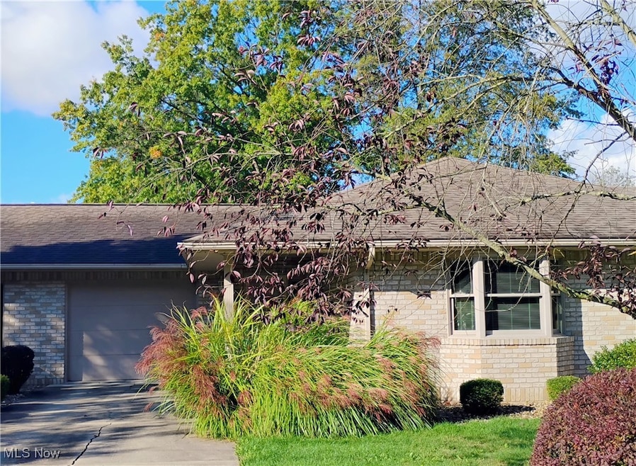 1364 Oak St NW, New Philadelphia, OH 44663 - photo 1