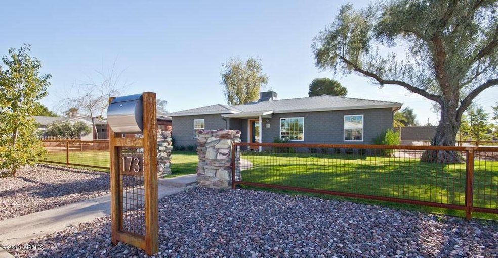 173 W Elm St in Pierson Place