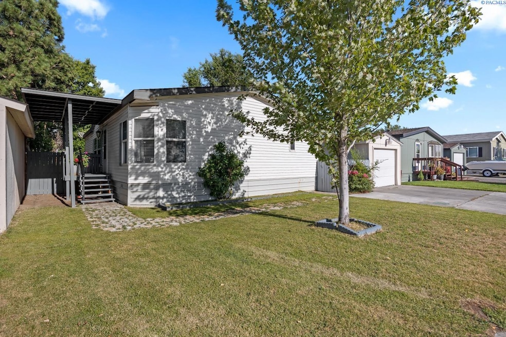 2105 N Steptoe St unit 119, Kennewick, WA 99336 - photo 1