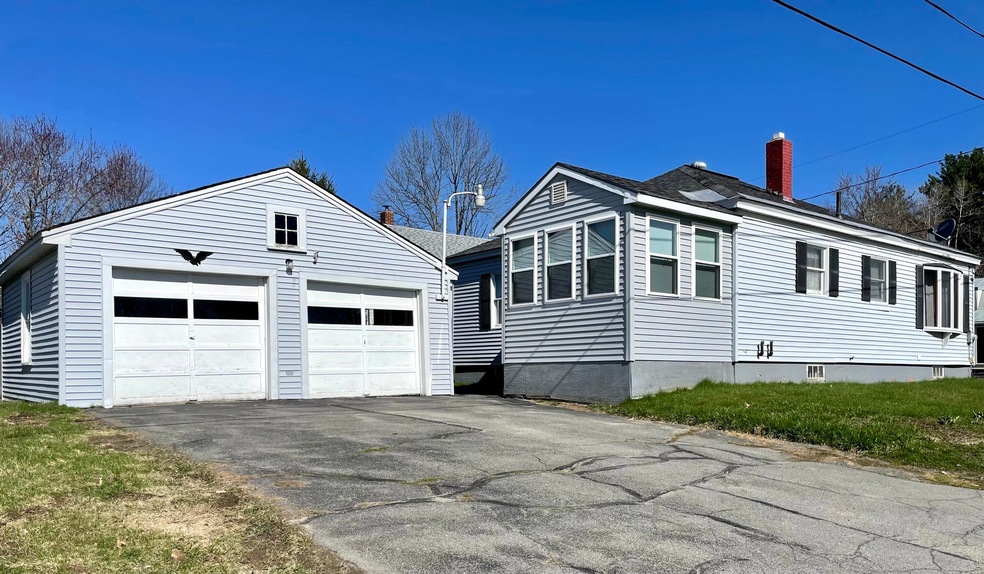 Lovely ranch with 2 car garage