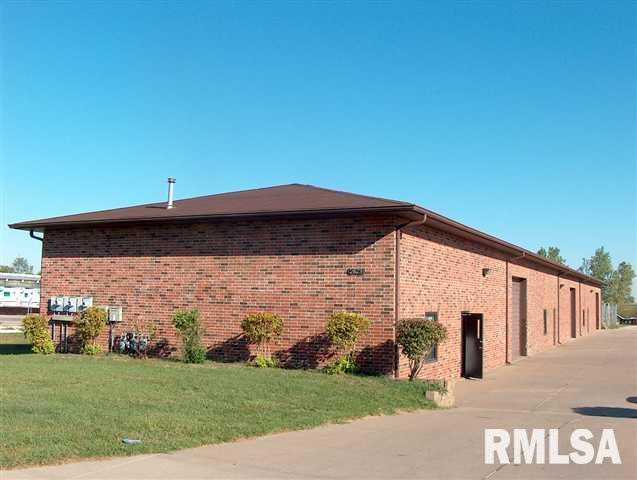 2828 W 73rd St, Davenport, IA 52806 - photo 1