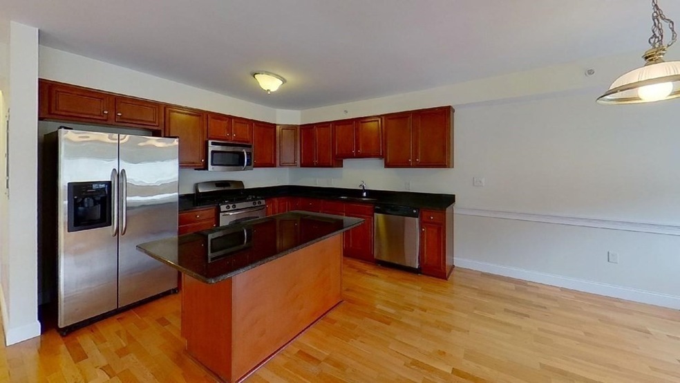 86 Greenleaf St unit 303, Quincy, MA 02169 - photo 1
