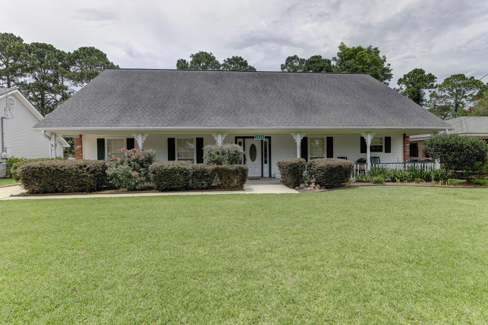 1512 Elm St