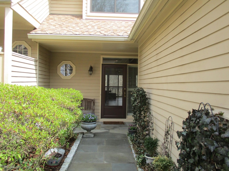 40 Ettl Ln unit 11, Greenwich, CT 06831 - photo 1