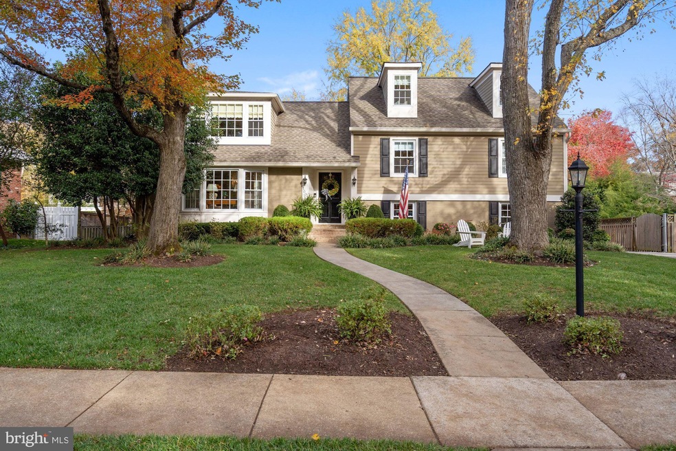 1002 Emerald Dr, Alexandria, VA 22308 - photo 1