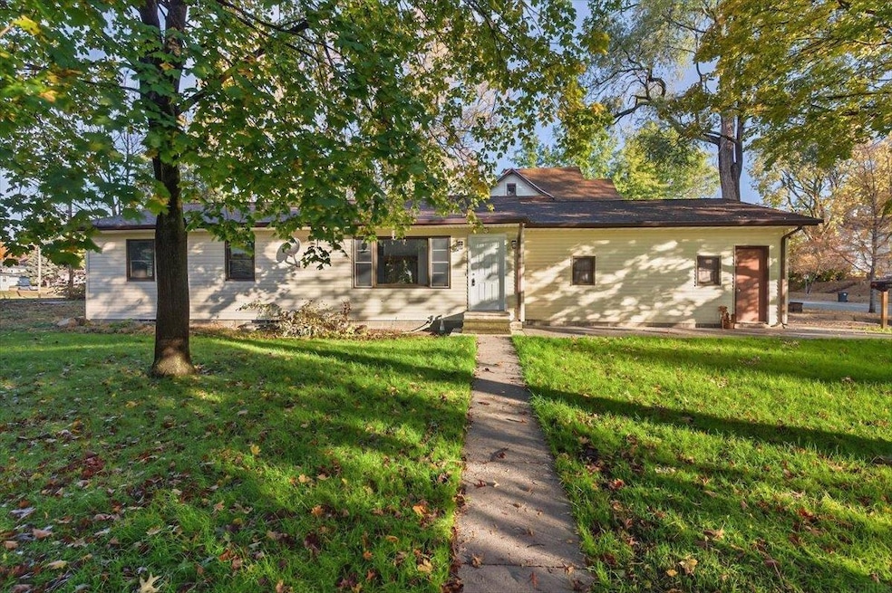 1321 Franklin St, Cedar Falls, IA 50613 - photo 1