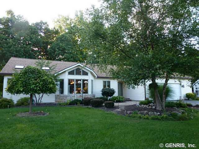 Exterior Front Welcome to 35 Little Glen Rd - surp