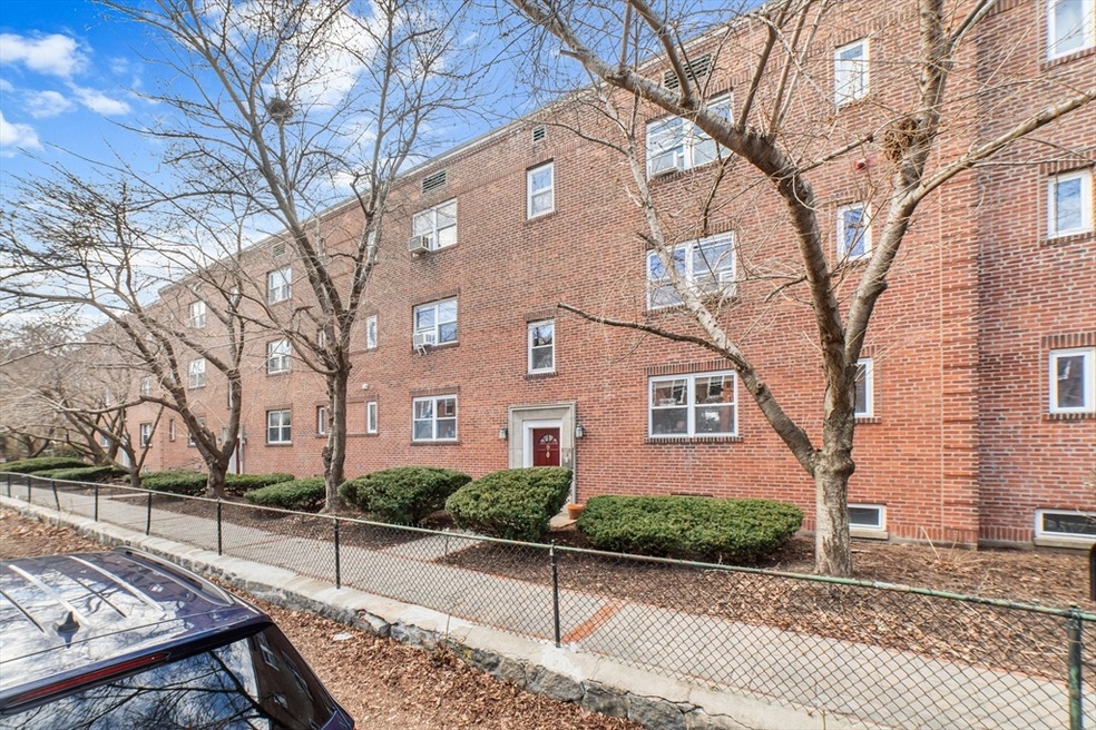 9 Alton Ct unit 4, Brookline, MA 02446 - photo 1