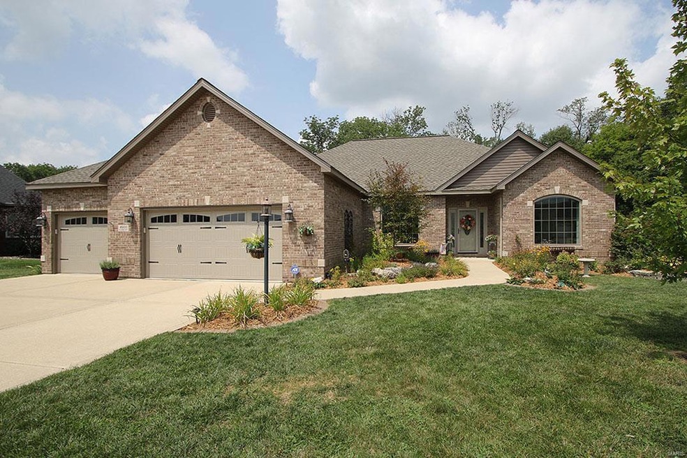 4900 Autumn Oaks Dr, Maryville, IL 62062 - photo 1